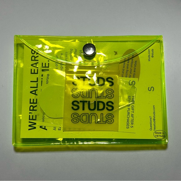 STUDS External 14K Gold PVD Plated Titanium Clicker - Picture 2 of 4